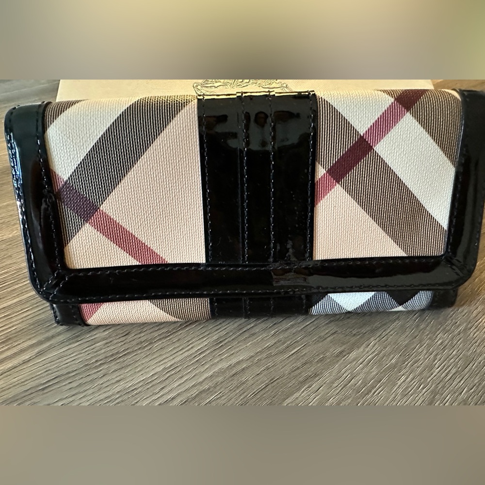 Preloved Burberry Penrose Novacheck black and tan wallet